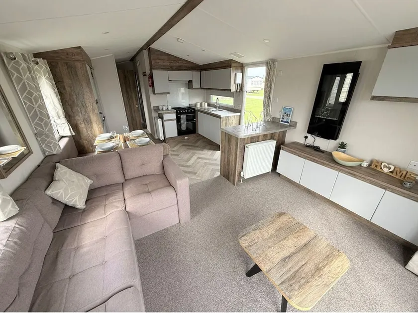 8 Berth Static Caravan at a relaxing FUN Resort - Image 1