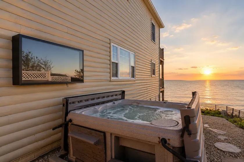 Twilight Tides-Lake Front/HotTub/6 Min GOTL Strip - Image 1