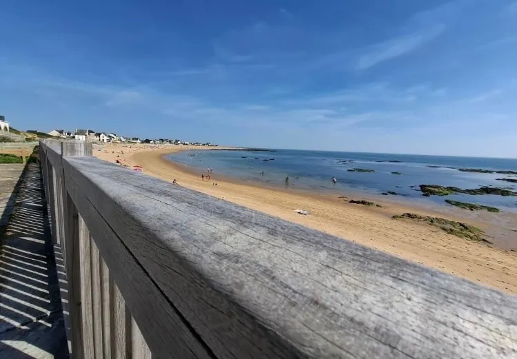 Sea Air Beach & Pool - Image 1