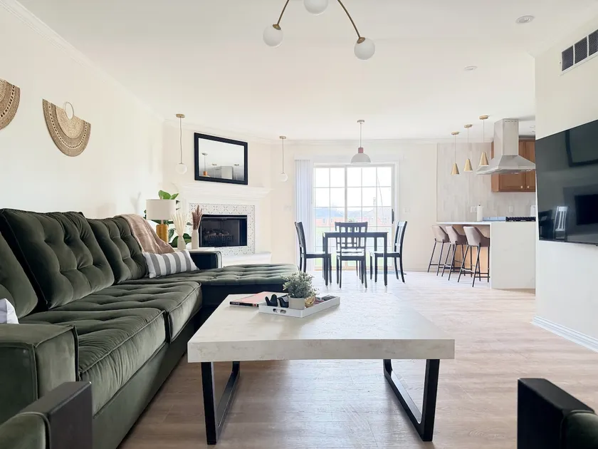 Shoreham Luxe Vibrant 4BR 2,5BA with Waterfront - Image 1