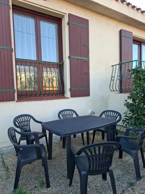 Apartment with garden in a villa - Image 1