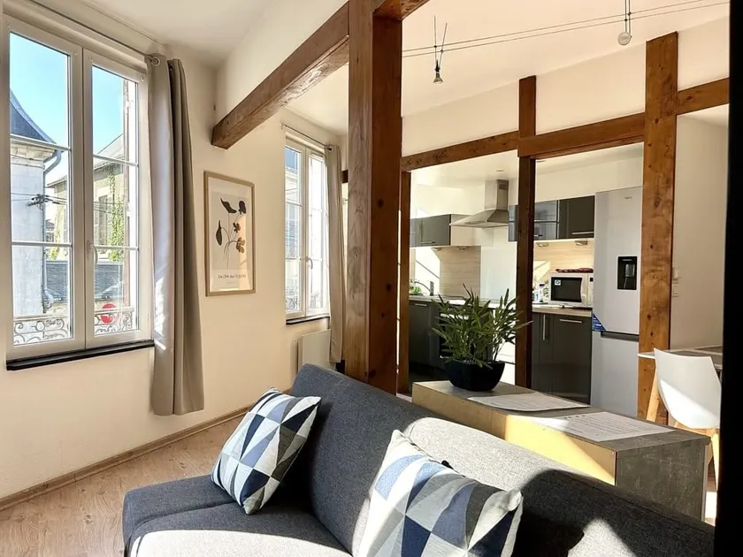 The apartment in the center. - Image 1