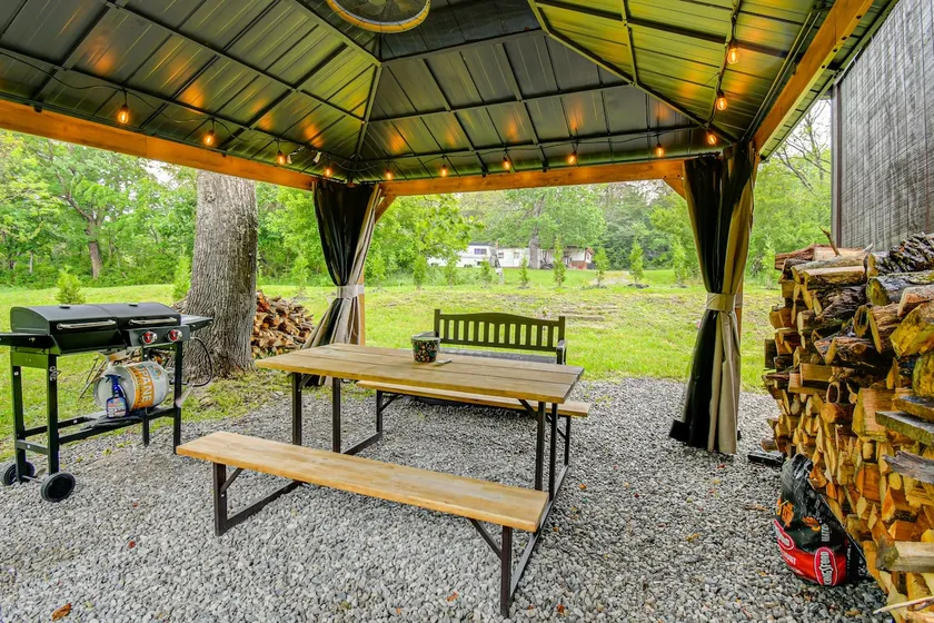 Woodland Cabin Near Wayne National Forest - Image 1