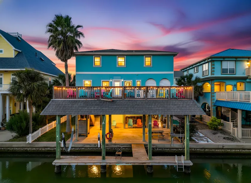 Waterfront Views| Beach Access| Kayak & Mini Golf - Image 1
