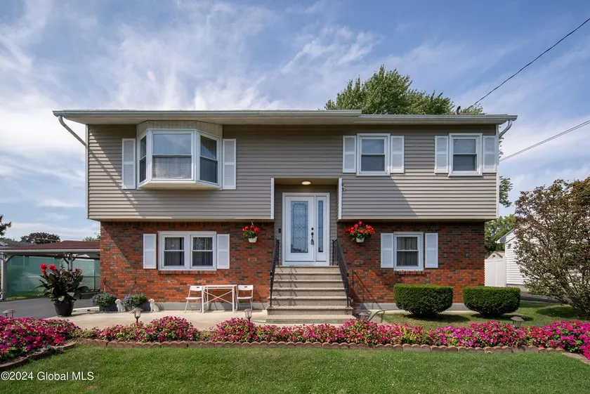 “Quiet Home Near Albany Airport” - Image 1