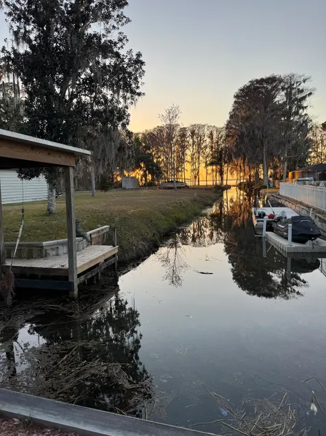 The Canal House on Lake Harris. - Image 1