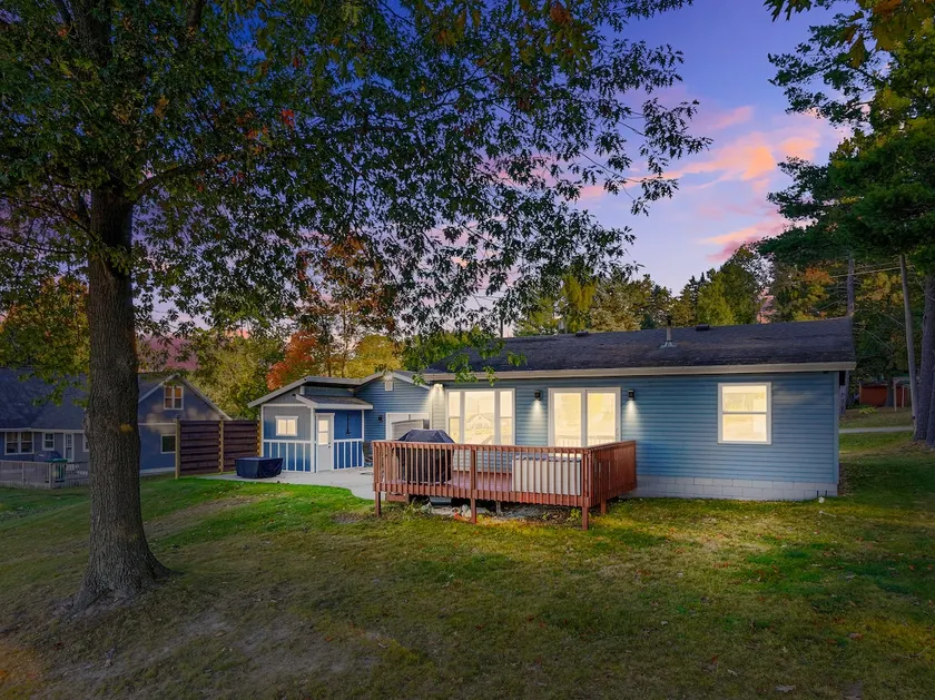 Stone Ledge Lake Sauna&Spa - Image 1