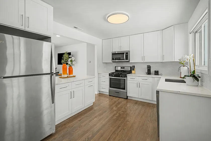 Bright, Modern 3BR Home w/ Oversized Yard & Garage - Image 1