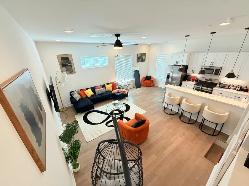Bright & Stylish 3BR Modern Home for Family Group - Image 1