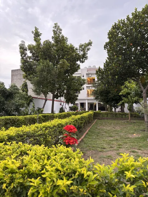 Ganga Getaway First Floor | 12 Guests | 4 Rooms - Image 1