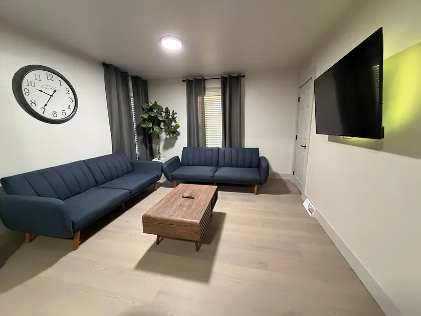 Home for Families | Sleeps 11 | 5 min Downtown - Image 1