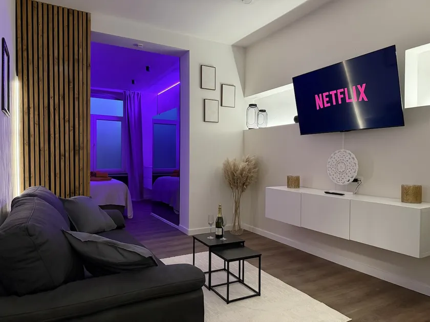 Luxurious suite with Jacuzzi without overlooking - Image 1