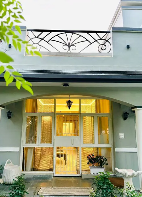 luxurious 4bhk in GGN | corporates|family & group - Image 1