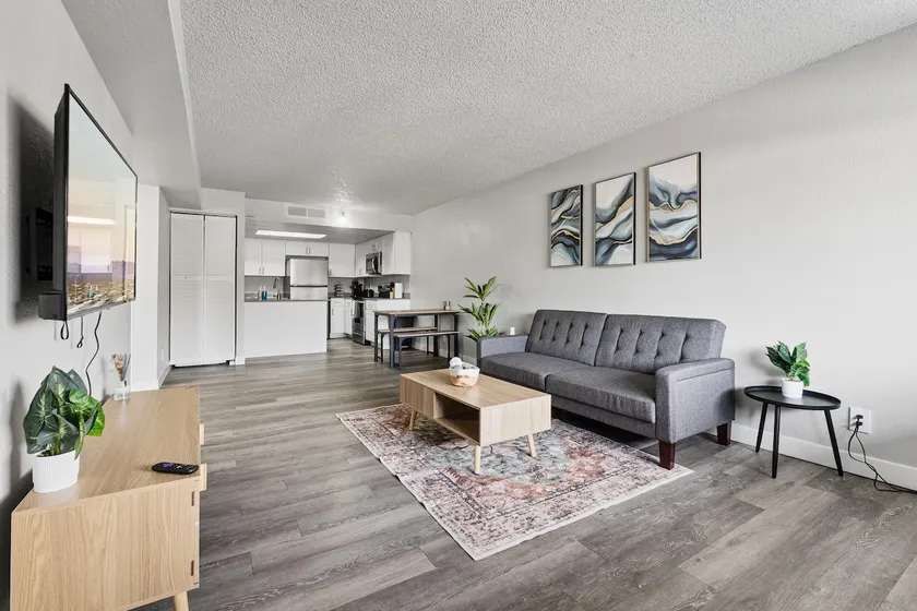 Modern 2BR Retreat Near Downtown Mesa - Image 1