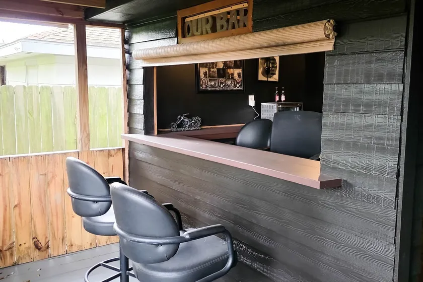 Luxury Houston Retreat Bar Gym Pool Table - Image 1