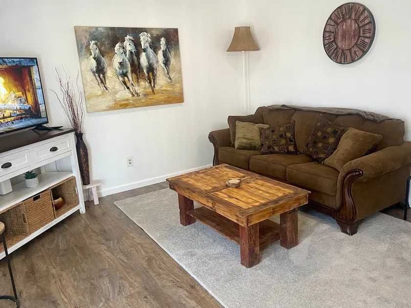 Cute brick new renov 3BR in quiet CtrGrove neighbo - Image 1