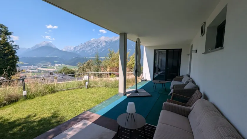 Spacious apartment in a panoramic location + terrace - Image 1