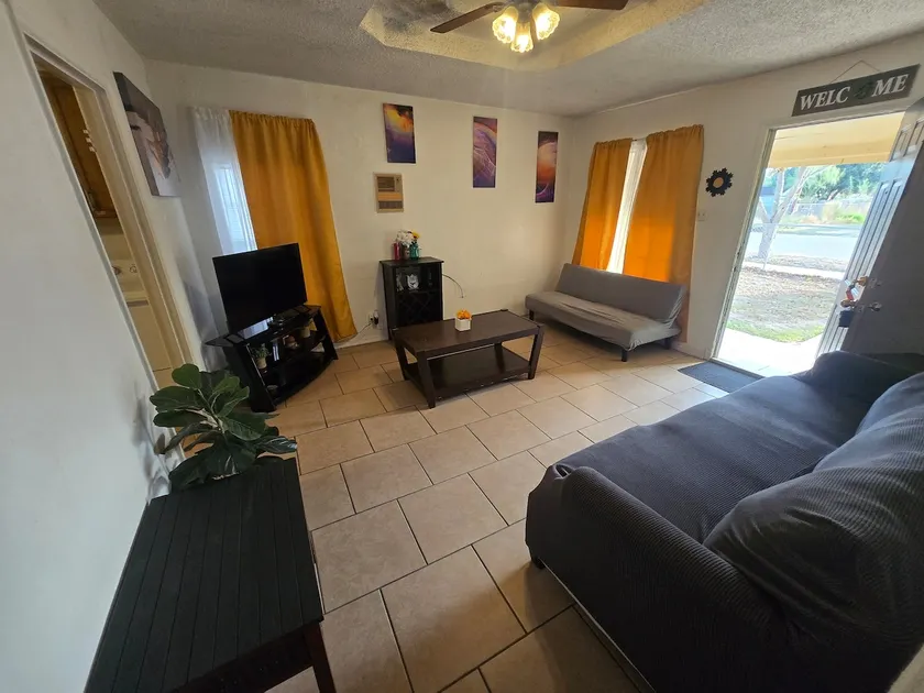 2 Bed Full House in Downtown Edinburg - Image 1