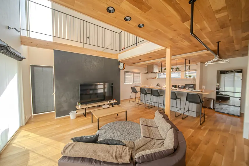Cafe-style accommodation overlooking Mt. Fuji | 5 minutes from Shitayoshida Station, Chureito Pagoda within walking distance, parking for 2 cars - Image 1
