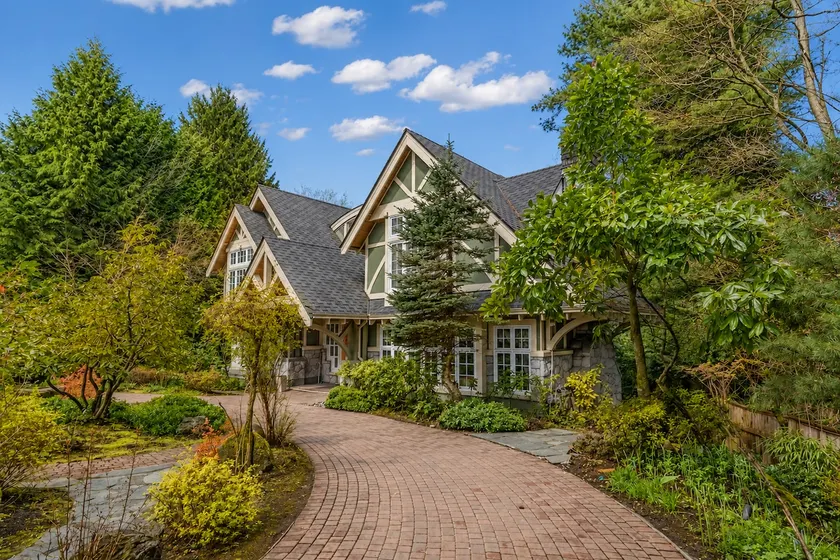 Luxury W Side Estate | Garden & Pond | 5 Min to DT - Image 1