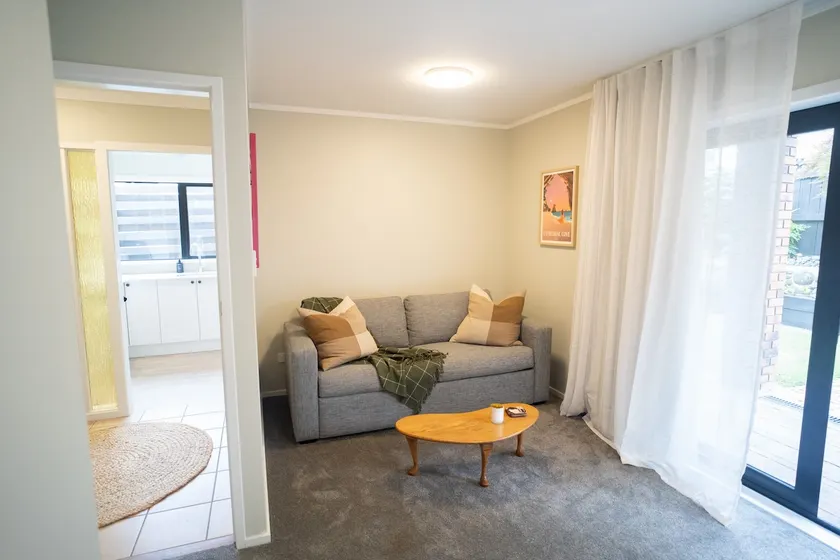 Central with Cozy Courtyard - Image 1