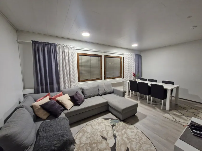 100 sqm apartment with sauna, free parking - Image 1