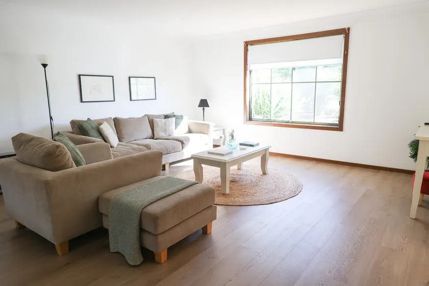 Comfortable, Bright & Spacious 2 Bedroom Home - Image 1