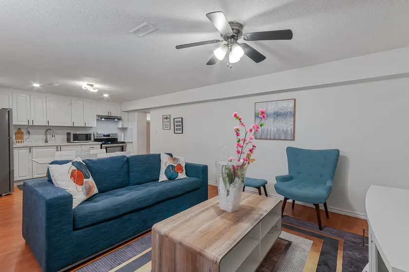 Modern 2BR Near Pearson w/ Free Parking - Image 1