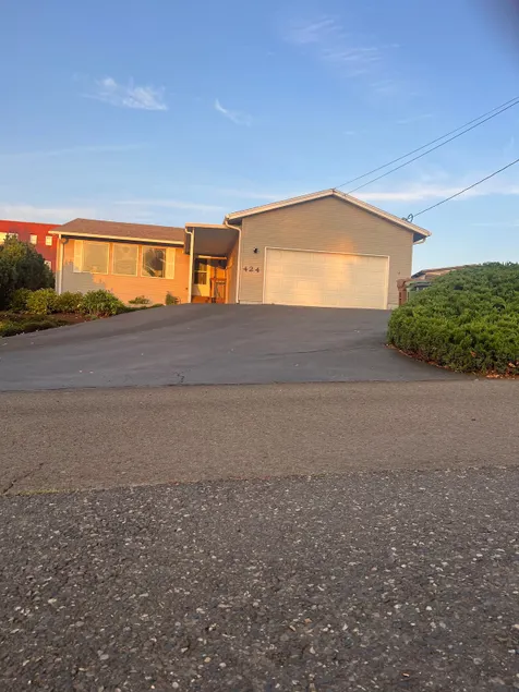 Cozy and Relaxing 3 bedroom home in St. Helens! - Image 1