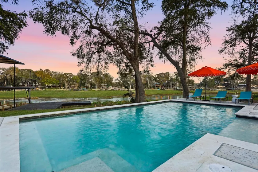 Lakeside Heated Pool Hot Tub Sauna Game Rooms - Image 1