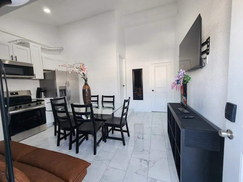 Modern & Renovated 3 Beds, 2 Bedrooms and 1.5 bath - Image 1
