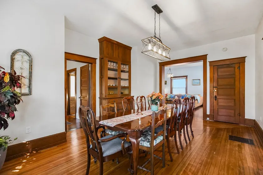 Historic Charm: Spacious 4BR Retreat Sleeps 11 - Image 1