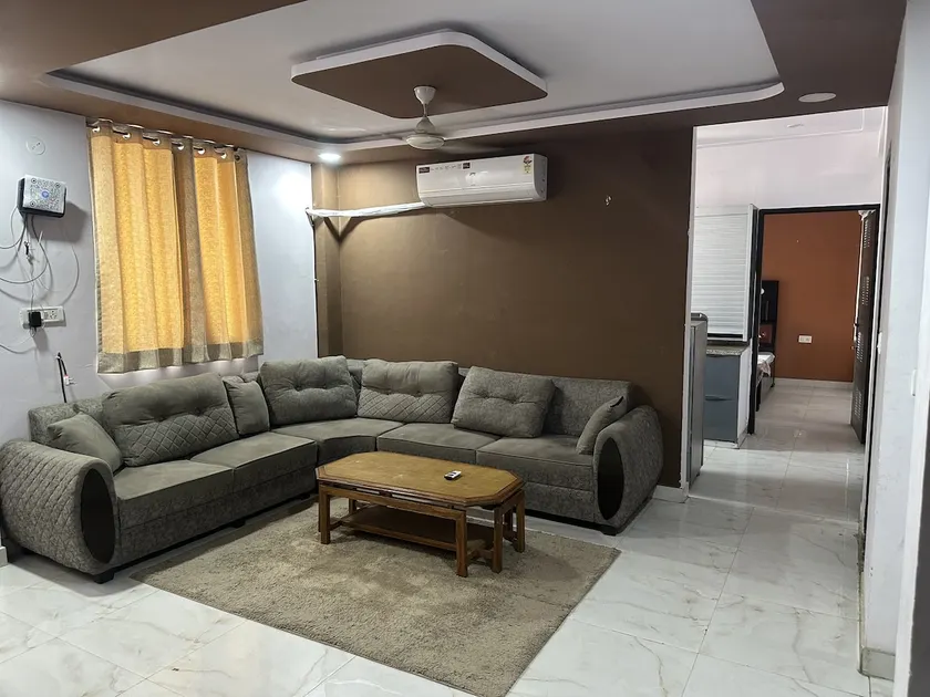 Spacious 4BHK Flat in Central Jaipur | 10 Guests - Image 1