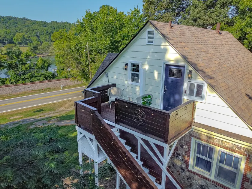 The Starlight Spring River Inn - Image 1