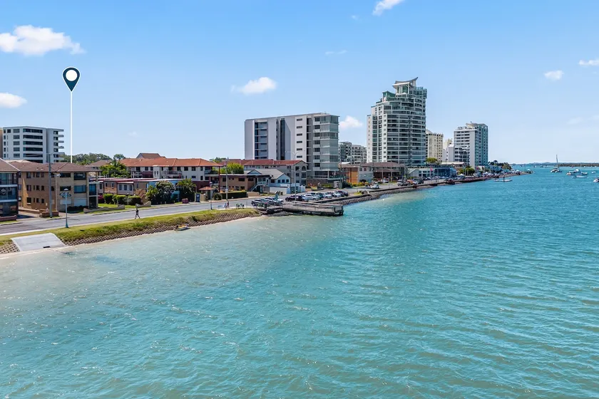 Peaceful Waterfront Apartment - Sandy Inlet Views - Image 1