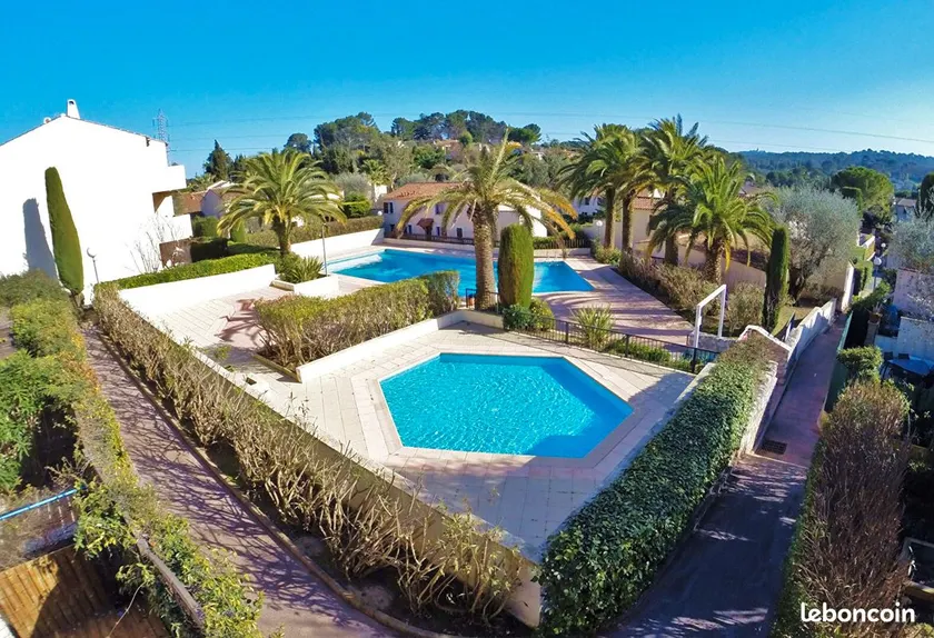 Charming house in residence with pool - Image 1