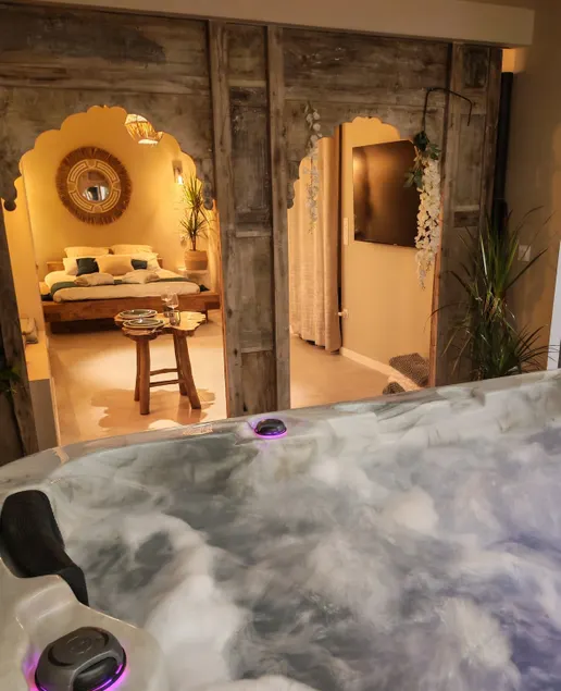 Pārvati Suite - Escape and Private Hot Tub - Image 1
