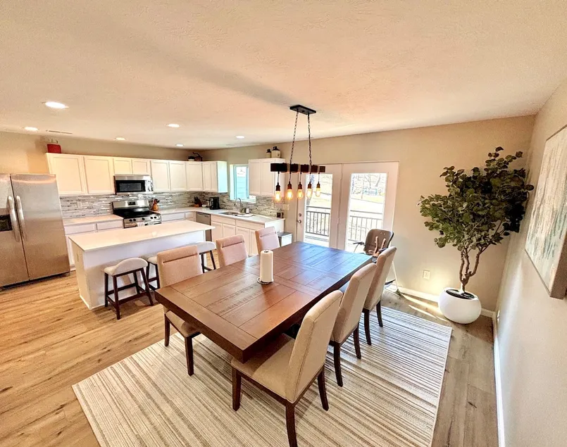 Spacious Sioux City Townhome • 3 Baths • Spotless - Image 1
