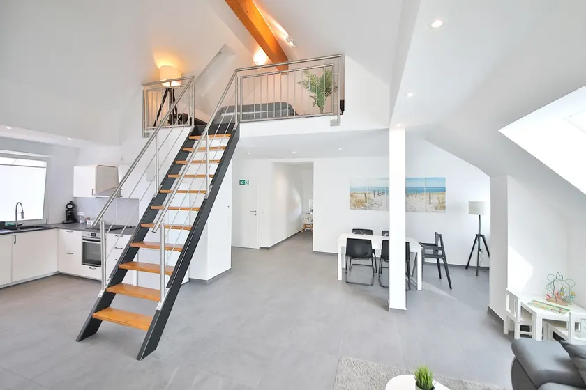 Apartment on the upper floor with elevator, balcony and gallery D&Y - Image 1