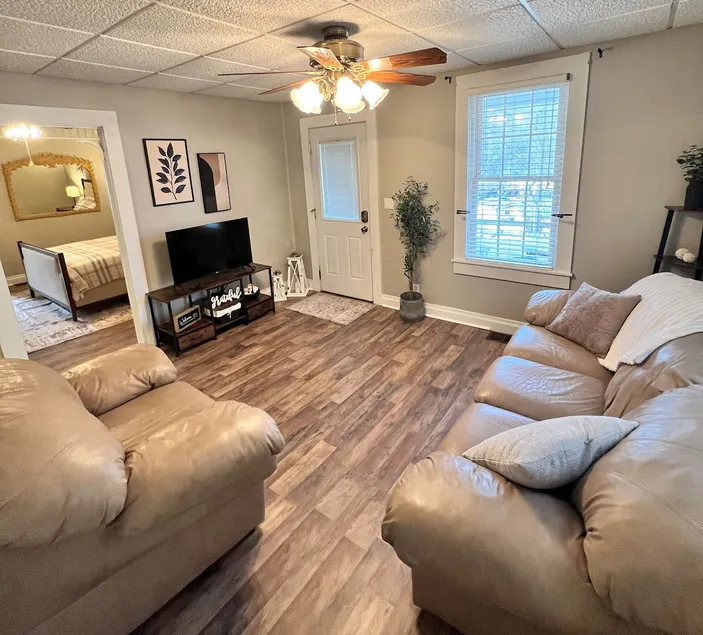 Nans Porch - 2 Bedroom home with outdoor firepit - Image 1