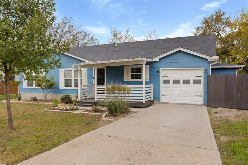 Hutto Haus! - Image 1