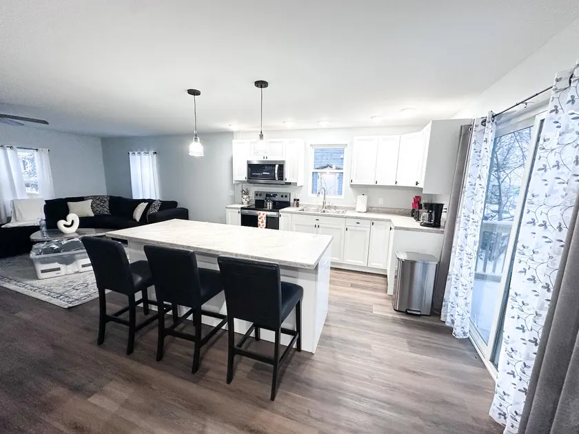 Newly Renovated minutes from Campus! - Image 1
