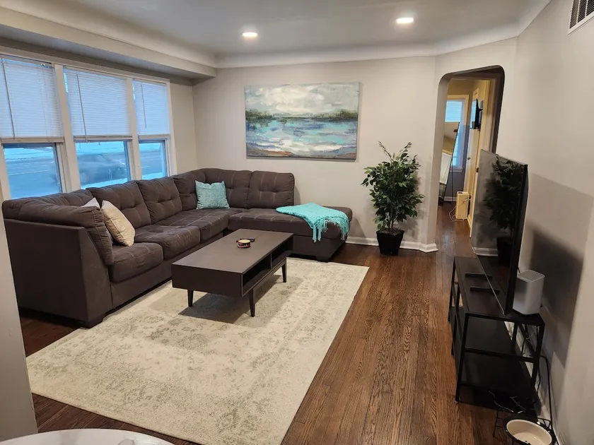 Charming house within minutes of downtown Berkley - Image 1