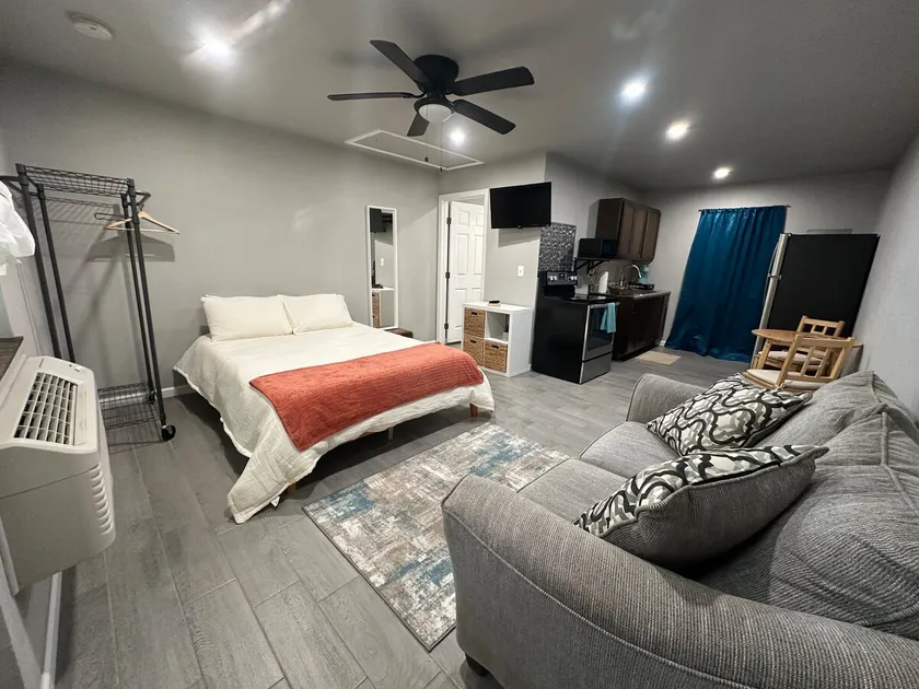 Dumas Downtown Studio - Image 1