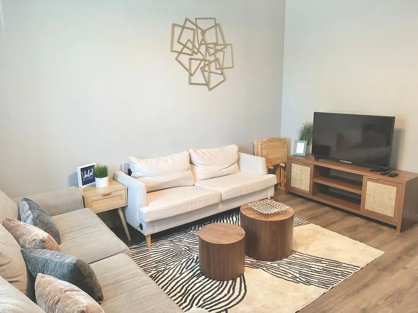 Modern 3bdr Home walk to UC Davis Medical/Broadway - Image 1