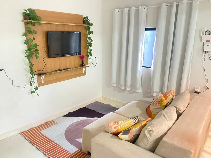 Your Perfect Stay: Airy 2-Bedroom House! - Image 1