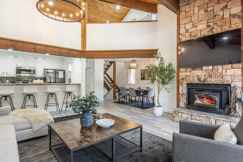 Modern Condo Steps From Village, Gondola & Canyon - Image 1