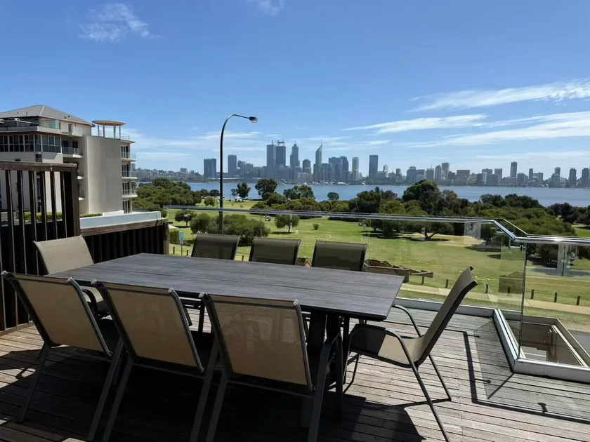 Luxury Family Retreat | River Views & Pool - Image 1