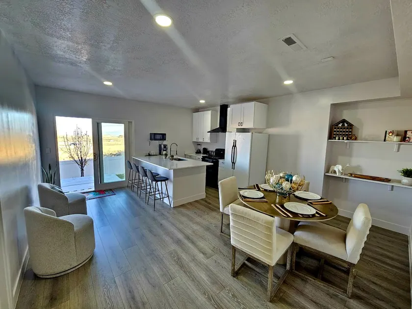 Beautiful & Cozy Apartment. Clean, Comfortable. - Image 1