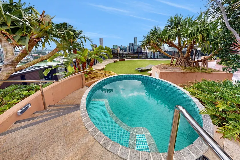 Brisbane One Views Level 15 2BR Apartment - Image 1